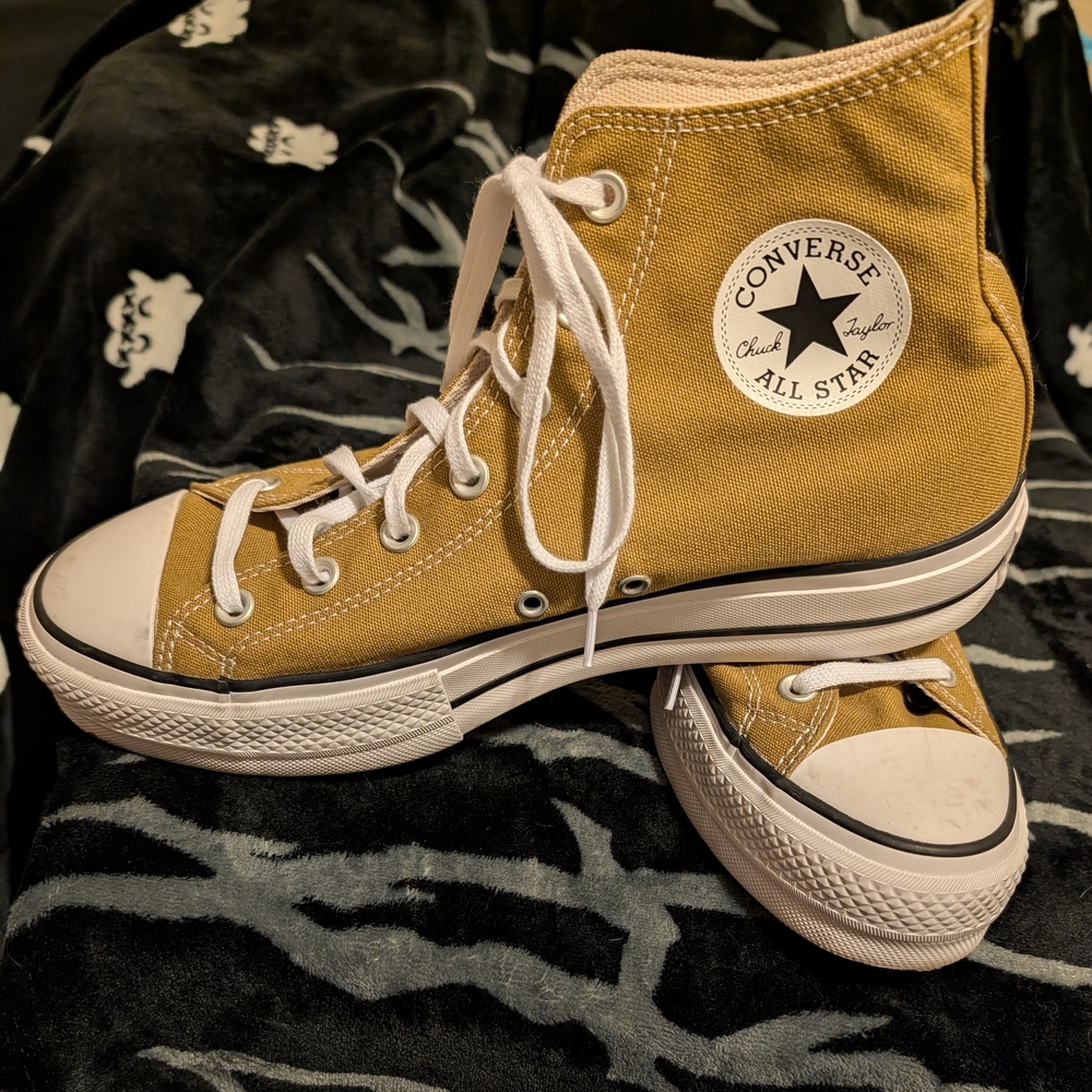 Converse All Star High-Tops in Tan and White